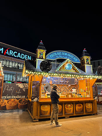 Premiere in der Messestadt: "Riem Arcaden Weihnachtszauber" (24.11.-23.12.2025) (©Foto: Elke Löw)